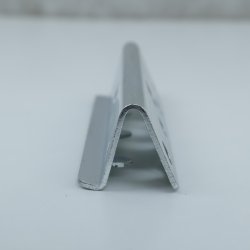 Beslag til montering af gummigjord