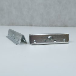 Beslag til montering af gummigjord