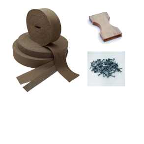 S�t med en rulle Jutegjord 70mm. 1 gjordstrammer i tr�, 1 pose gjords�m 25*25